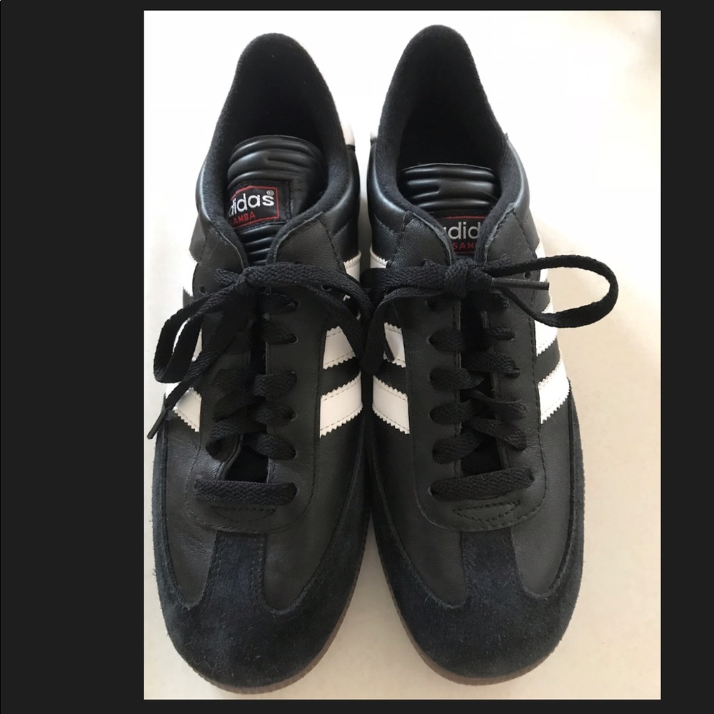 Men’s Adidas Samba size 7 1/2 NWOT indoor soccer